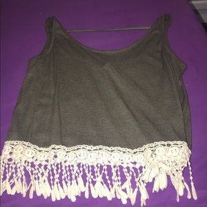 2 crop tops same size same brand.